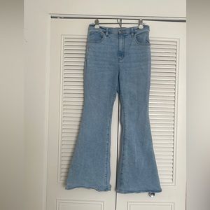 Abercrombie & Fitch Ultra High Rise Flare Jean Light 30s